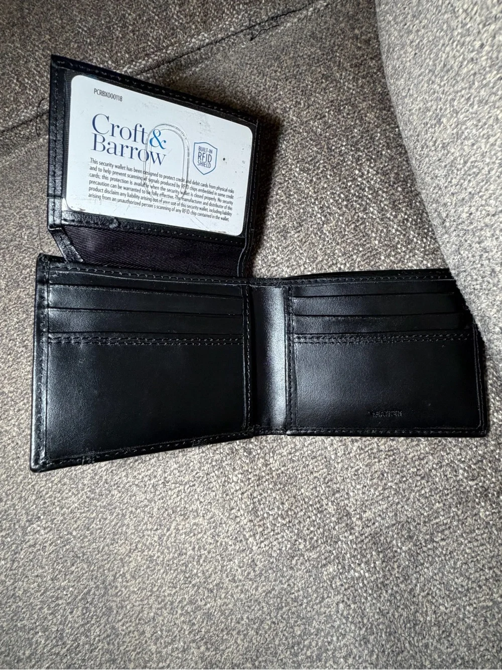 Black Leather Bifold Men’s Wallet with ID Flap